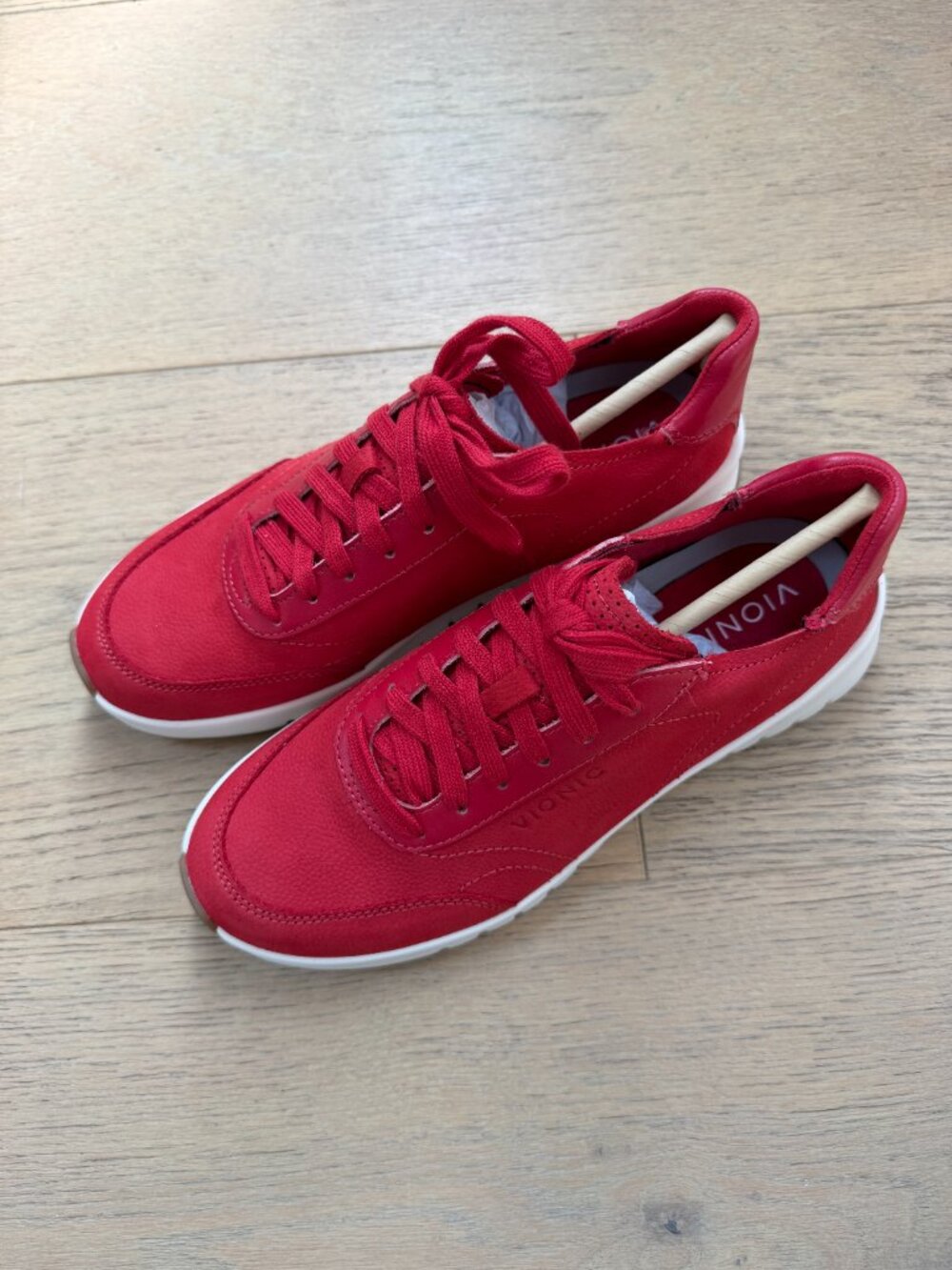 Vionic Uptown Sneaker - Picture 2 of 3